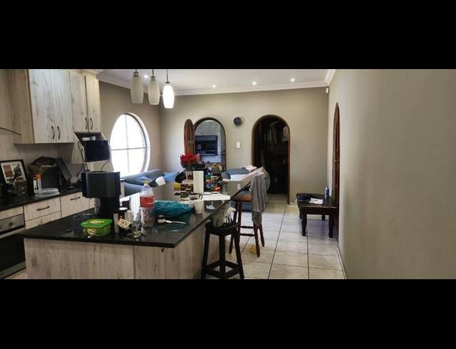 4 BEDROOM HOUSE FOR SALE IN RUSTIVIA
